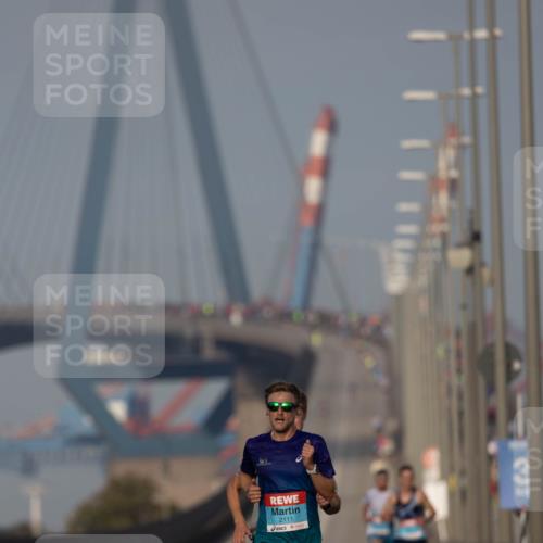 03.10.2026 - Köhlbrandbrückenlauf Michael Strokosch http://msf.ph/oto/10806397 03.10.2026 09:35:05 Position 3 2111 meine-sportfotos.de