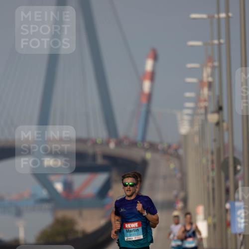 03.10.2026 - Köhlbrandbrückenlauf Michael Strokosch http://msf.ph/oto/10806399 03.10.2026 09:35:05 Position 3 2111 meine-sportfotos.de
