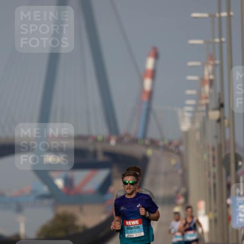 03.10.2026 - Köhlbrandbrückenlauf Michael Strokosch http://msf.ph/oto/10806400 03.10.2026 09:35:05 Position 3 2111 meine-sportfotos.de