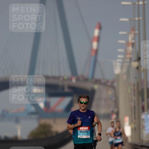03.10.2026 - Köhlbrandbrückenlauf Michael Strokosch http://msf.ph/oto/10806417 03.10.2026 09:35:06 Position 3 2111 meine-sportfotos.de