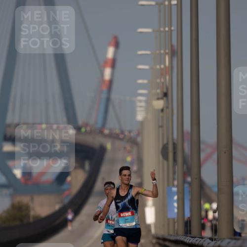 03.10.2026 - Köhlbrandbrückenlauf Michael Strokosch http://msf.ph/oto/10806461 03.10.2026 09:35:18 Position 3 2735 meine-sportfotos.de