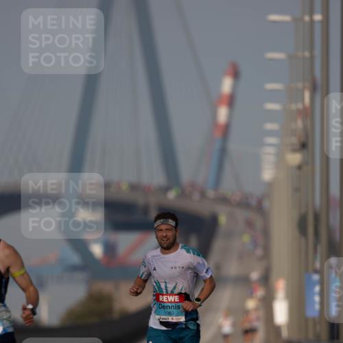 03.10.2026 - Köhlbrandbrückenlauf Michael Strokosch http://msf.ph/oto/10806512 03.10.2026 09:35:26 Position 3 1063 meine-sportfotos.de