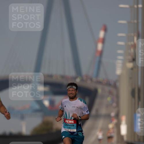 03.10.2026 - Köhlbrandbrückenlauf Michael Strokosch http://msf.ph/oto/10806523 03.10.2026 09:35:26 Position 3 1063 meine-sportfotos.de