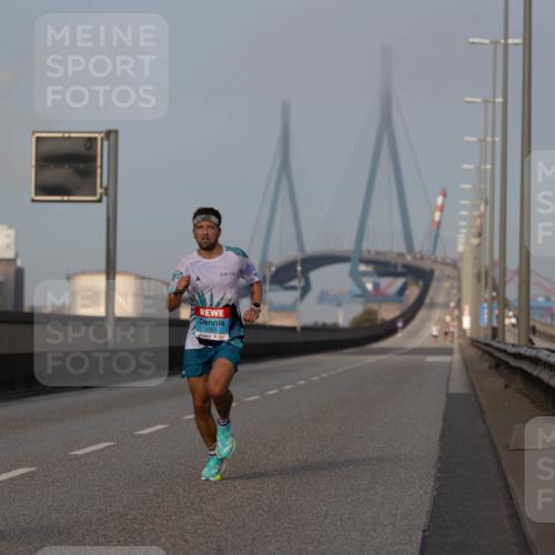 03.10.2026 - Köhlbrandbrückenlauf Michael Strokosch http://msf.ph/oto/10806530 03.10.2026 09:35:32 Position 3 1063 meine-sportfotos.de