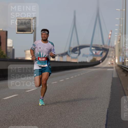 03.10.2026 - Köhlbrandbrückenlauf Michael Strokosch http://msf.ph/oto/10806540 03.10.2026 09:35:33 Position 3 1063 meine-sportfotos.de