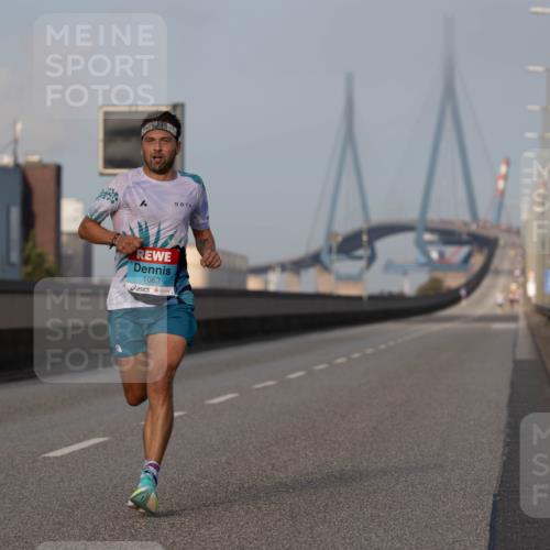 03.10.2026 - Köhlbrandbrückenlauf Michael Strokosch http://msf.ph/oto/10806547 03.10.2026 09:35:34 Position 3 1063 meine-sportfotos.de