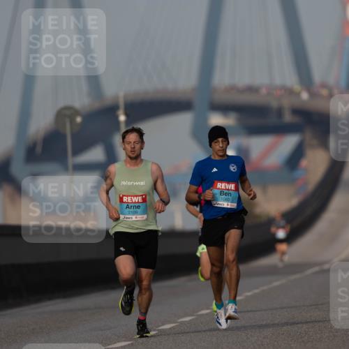 03.10.2026 - Köhlbrandbrückenlauf Michael Strokosch http://msf.ph/oto/10806708 03.10.2026 09:37:23 Position 3 2109, 1083 meine-sportfotos.de