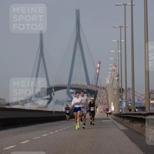03.10.2026 - Köhlbrandbrückenlauf Michael Strokosch http://msf.ph/oto/10806735 03.10.2026 09:37:46 Position 3  meine-sportfotos.de