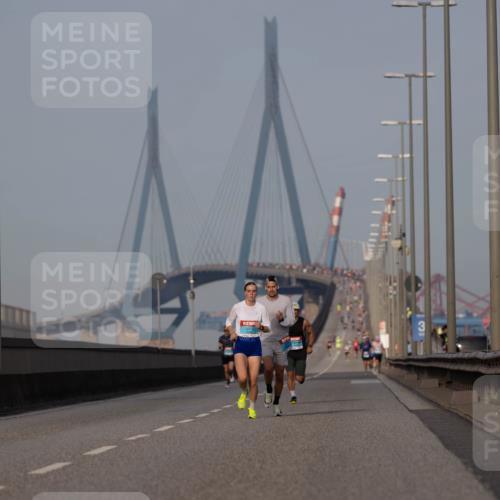 03.10.2026 - Köhlbrandbrückenlauf Michael Strokosch http://msf.ph/oto/10806741 03.10.2026 09:37:48 Position 3  meine-sportfotos.de