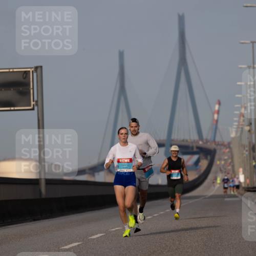 03.10.2026 - Köhlbrandbrückenlauf Michael Strokosch http://msf.ph/oto/10806759 03.10.2026 09:37:53 Position 3 3849 meine-sportfotos.de