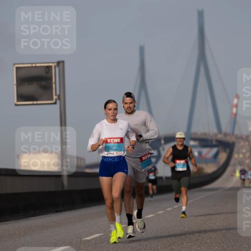 03.10.2026 - Köhlbrandbrückenlauf Michael Strokosch http://msf.ph/oto/10806779 03.10.2026 09:37:55 Position 3 8849 meine-sportfotos.de