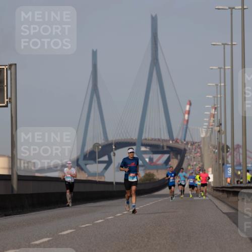 03.10.2026 - Köhlbrandbrückenlauf Michael Strokosch http://msf.ph/oto/10806815 03.10.2026 09:38:20 Position 3  meine-sportfotos.de
