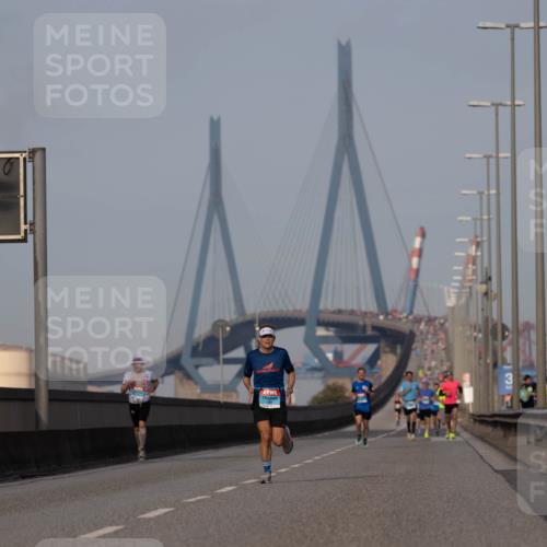 03.10.2026 - Köhlbrandbrückenlauf Michael Strokosch http://msf.ph/oto/10806821 03.10.2026 09:38:22 Position 3  meine-sportfotos.de