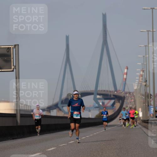 03.10.2026 - Köhlbrandbrückenlauf Michael Strokosch http://msf.ph/oto/10806829 03.10.2026 09:38:23 Position 3  meine-sportfotos.de