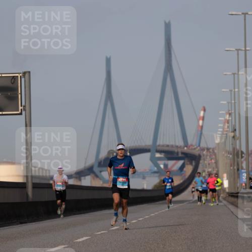 03.10.2026 - Köhlbrandbrückenlauf Michael Strokosch http://msf.ph/oto/10806830 03.10.2026 09:38:23 Position 3  meine-sportfotos.de
