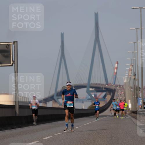 03.10.2026 - Köhlbrandbrückenlauf Michael Strokosch http://msf.ph/oto/10806831 03.10.2026 09:38:23 Position 3  meine-sportfotos.de