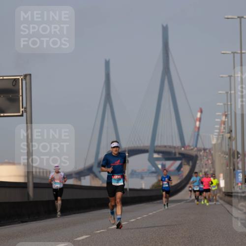 03.10.2026 - Köhlbrandbrückenlauf Michael Strokosch http://msf.ph/oto/10806833 03.10.2026 09:38:24 Position 3  meine-sportfotos.de