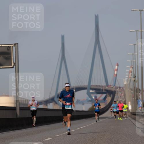 03.10.2026 - Köhlbrandbrückenlauf Michael Strokosch http://msf.ph/oto/10806834 03.10.2026 09:38:24 Position 3  meine-sportfotos.de