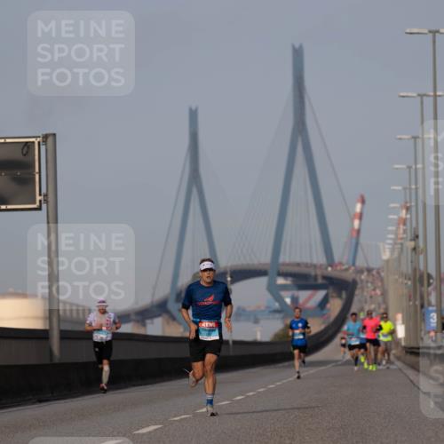 03.10.2026 - Köhlbrandbrückenlauf Michael Strokosch http://msf.ph/oto/10806835 03.10.2026 09:38:24 Position 3  meine-sportfotos.de