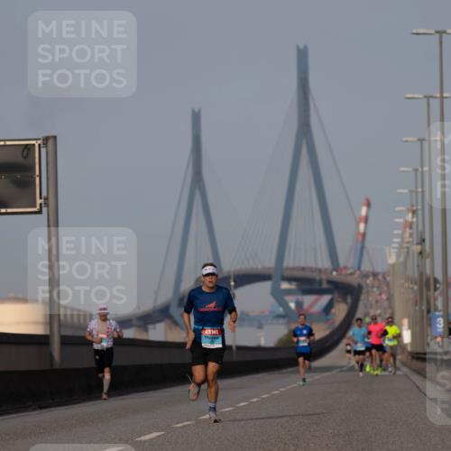 03.10.2026 - Köhlbrandbrückenlauf Michael Strokosch http://msf.ph/oto/10806836 03.10.2026 09:38:24 Position 3  meine-sportfotos.de