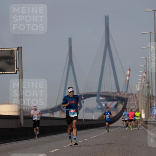 03.10.2026 - Köhlbrandbrückenlauf Michael Strokosch http://msf.ph/oto/10806839 03.10.2026 09:38:24 Position 3  meine-sportfotos.de