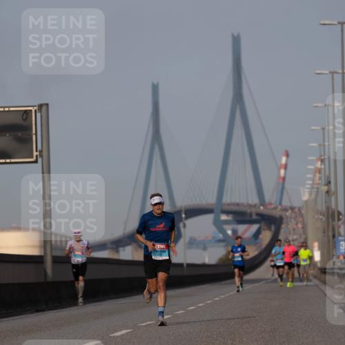 03.10.2026 - Köhlbrandbrückenlauf Michael Strokosch http://msf.ph/oto/10806841 03.10.2026 09:38:25 Position 3  meine-sportfotos.de