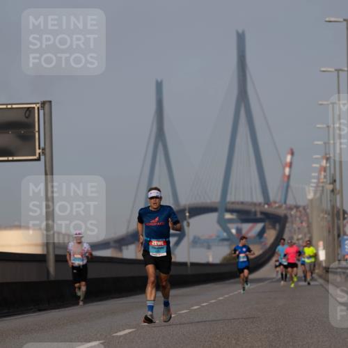 03.10.2026 - Köhlbrandbrückenlauf Michael Strokosch http://msf.ph/oto/10806843 03.10.2026 09:38:25 Position 3 195 meine-sportfotos.de