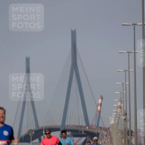 03.10.2026 - Köhlbrandbrückenlauf Michael Strokosch http://msf.ph/oto/10806845 03.10.2026 09:38:40 Position 3 3 meine-sportfotos.de