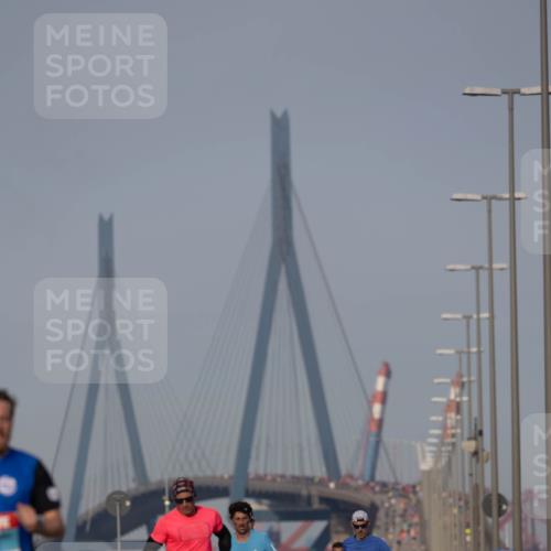 03.10.2026 - Köhlbrandbrückenlauf Michael Strokosch http://msf.ph/oto/10806848 03.10.2026 09:38:41 Position 3  meine-sportfotos.de