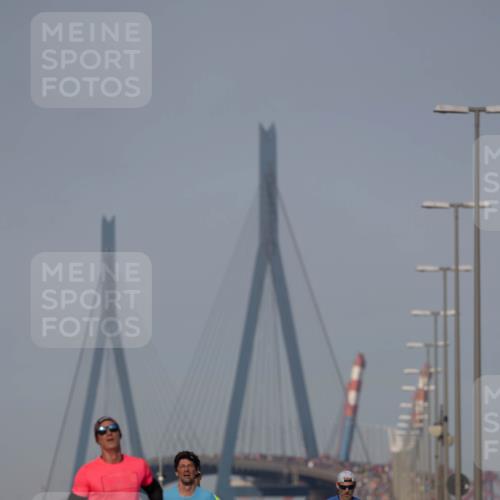 03.10.2026 - Köhlbrandbrückenlauf Michael Strokosch http://msf.ph/oto/10806853 03.10.2026 09:38:43 Position 3  meine-sportfotos.de