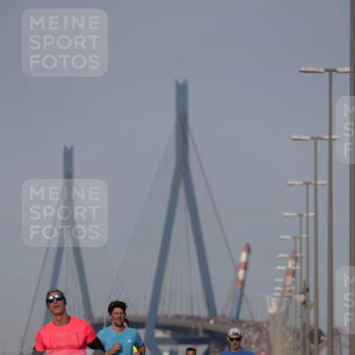 03.10.2026 - Köhlbrandbrückenlauf Michael Strokosch http://msf.ph/oto/10806856 03.10.2026 09:38:44 Position 3 3705, 3, 2134 meine-sportfotos.de