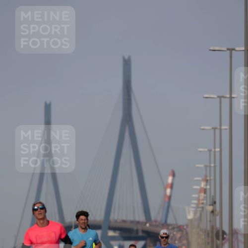 03.10.2026 - Köhlbrandbrückenlauf Michael Strokosch http://msf.ph/oto/10806857 03.10.2026 09:38:44 Position 3  meine-sportfotos.de