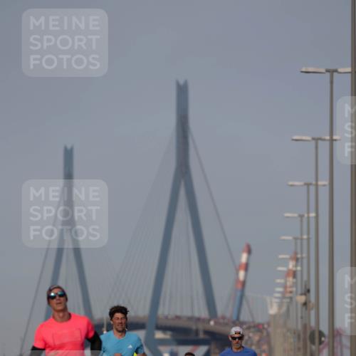 03.10.2026 - Köhlbrandbrückenlauf Michael Strokosch http://msf.ph/oto/10806858 03.10.2026 09:38:44 Position 3 3, 213 meine-sportfotos.de