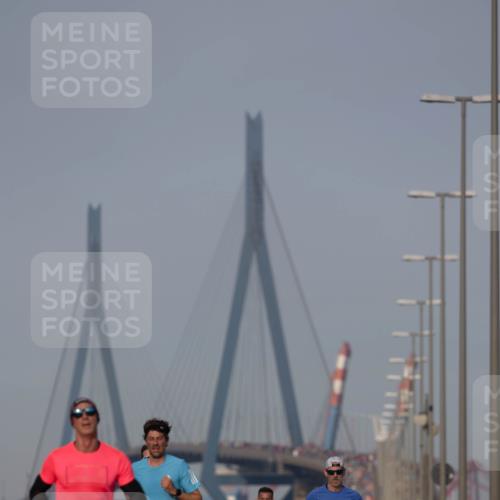 03.10.2026 - Köhlbrandbrückenlauf Michael Strokosch http://msf.ph/oto/10806861 03.10.2026 09:38:44 Position 3 2134, 3 meine-sportfotos.de