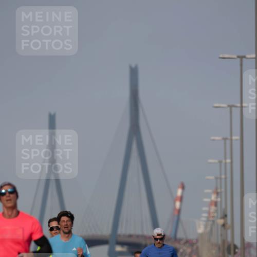 03.10.2026 - Köhlbrandbrückenlauf Michael Strokosch http://msf.ph/oto/10806864 03.10.2026 09:38:46 Position 3 2134 meine-sportfotos.de