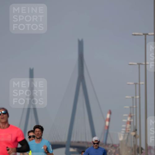03.10.2026 - Köhlbrandbrückenlauf Michael Strokosch http://msf.ph/oto/10806865 03.10.2026 09:38:46 Position 3 2134 meine-sportfotos.de