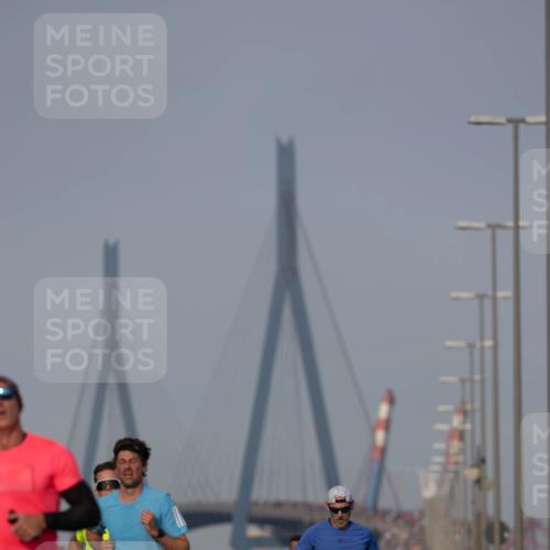 03.10.2026 - Köhlbrandbrückenlauf Michael Strokosch http://msf.ph/oto/10806866 03.10.2026 09:38:46 Position 3 2134 meine-sportfotos.de