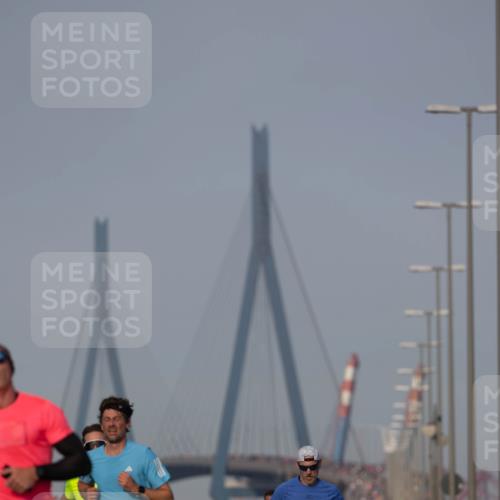03.10.2026 - Köhlbrandbrückenlauf Michael Strokosch http://msf.ph/oto/10806867 03.10.2026 09:38:46 Position 3 2134 meine-sportfotos.de