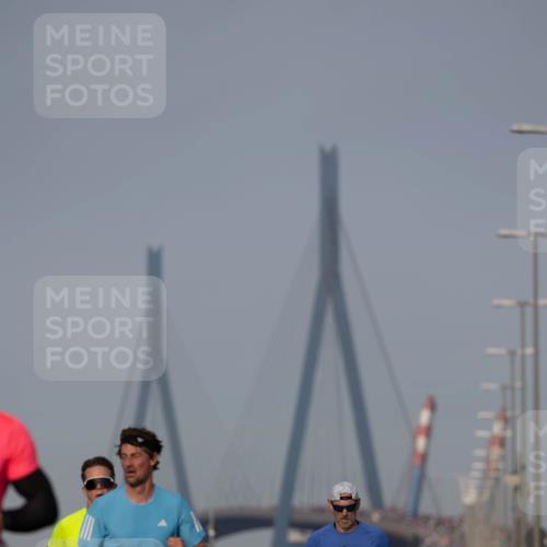 03.10.2026 - Köhlbrandbrückenlauf Michael Strokosch http://msf.ph/oto/10806868 03.10.2026 09:38:47 Position 3 131, 3705, 2134 meine-sportfotos.de