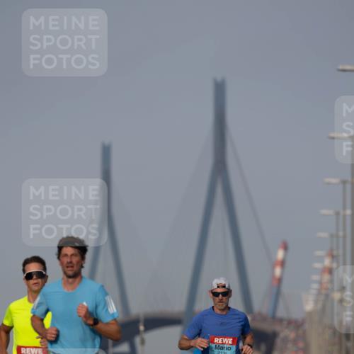 03.10.2026 - Köhlbrandbrückenlauf Michael Strokosch http://msf.ph/oto/10806874 03.10.2026 09:38:48 Position 3 1310, 2134 meine-sportfotos.de