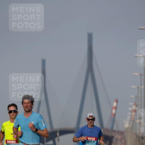 03.10.2026 - Köhlbrandbrückenlauf Michael Strokosch http://msf.ph/oto/10806875 03.10.2026 09:38:48 Position 3 1310, 2134 meine-sportfotos.de