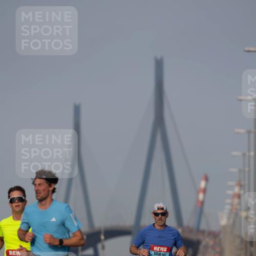 03.10.2026 - Köhlbrandbrückenlauf Michael Strokosch http://msf.ph/oto/10806877 03.10.2026 09:38:48 Position 3 1310, 2134 meine-sportfotos.de