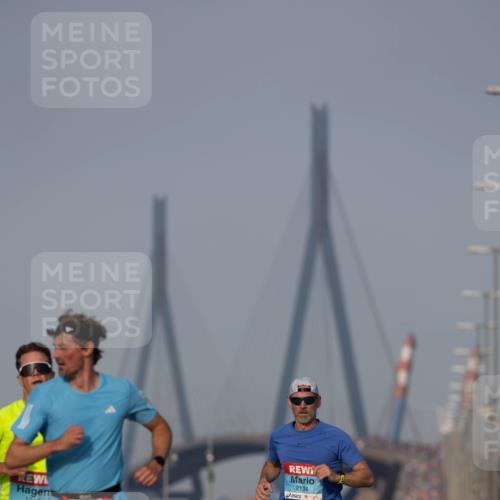 03.10.2026 - Köhlbrandbrückenlauf Michael Strokosch http://msf.ph/oto/10806878 03.10.2026 09:38:48 Position 3 1310, 3705, 2134 meine-sportfotos.de
