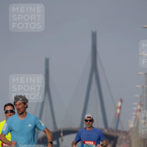 03.10.2026 - Köhlbrandbrückenlauf Michael Strokosch http://msf.ph/oto/10806880 03.10.2026 09:38:49 Position 3 1310, 3705, 2134 meine-sportfotos.de