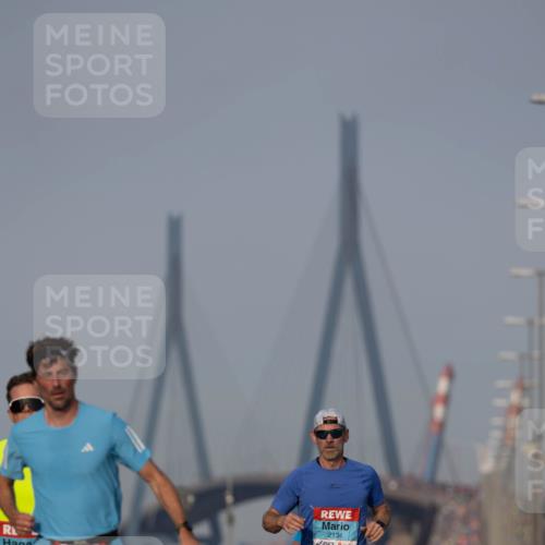 03.10.2026 - Köhlbrandbrückenlauf Michael Strokosch http://msf.ph/oto/10806882 03.10.2026 09:38:49 Position 3 1310, 2134 meine-sportfotos.de