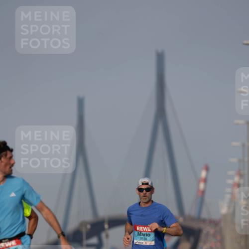 03.10.2026 - Köhlbrandbrückenlauf Michael Strokosch http://msf.ph/oto/10806885 03.10.2026 09:38:49 Position 3 2134 meine-sportfotos.de