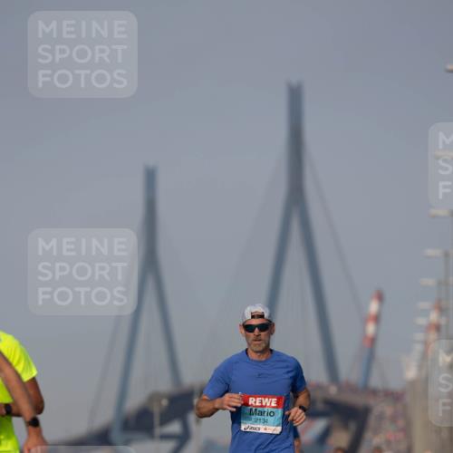 03.10.2026 - Köhlbrandbrückenlauf Michael Strokosch http://msf.ph/oto/10806889 03.10.2026 09:38:49 Position 3 2134 meine-sportfotos.de