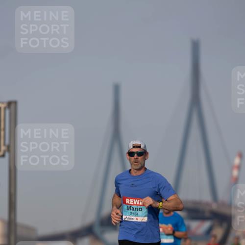03.10.2026 - Köhlbrandbrückenlauf Michael Strokosch http://msf.ph/oto/10806902 03.10.2026 09:38:50 Position 3 2134 meine-sportfotos.de