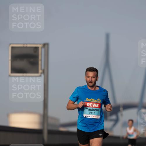 03.10.2026 - Köhlbrandbrückenlauf Michael Strokosch http://msf.ph/oto/10806905 03.10.2026 09:38:55 Position 3 4, 2116 meine-sportfotos.de