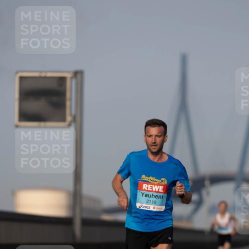 03.10.2026 - Köhlbrandbrückenlauf Michael Strokosch http://msf.ph/oto/10806907 03.10.2026 09:38:55 Position 3 4, 2116 meine-sportfotos.de